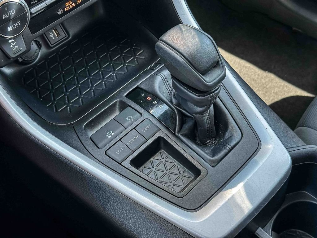 2025 Toyota RAV4 XLE - Photo 33
