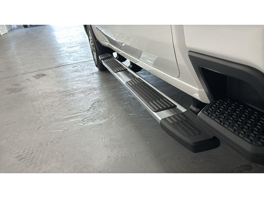 Used 2025 Summit White Chevrolet LT image 35