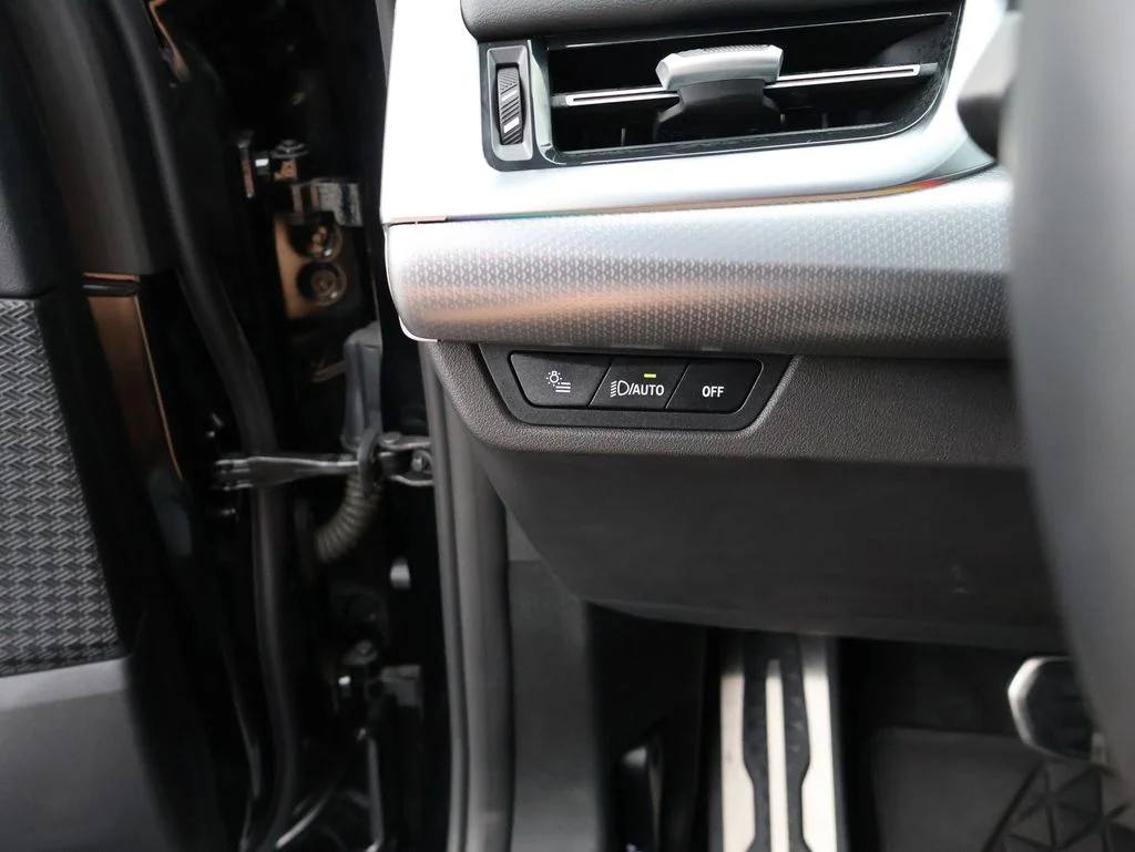 Used 2025 Black BMW M35i image 38