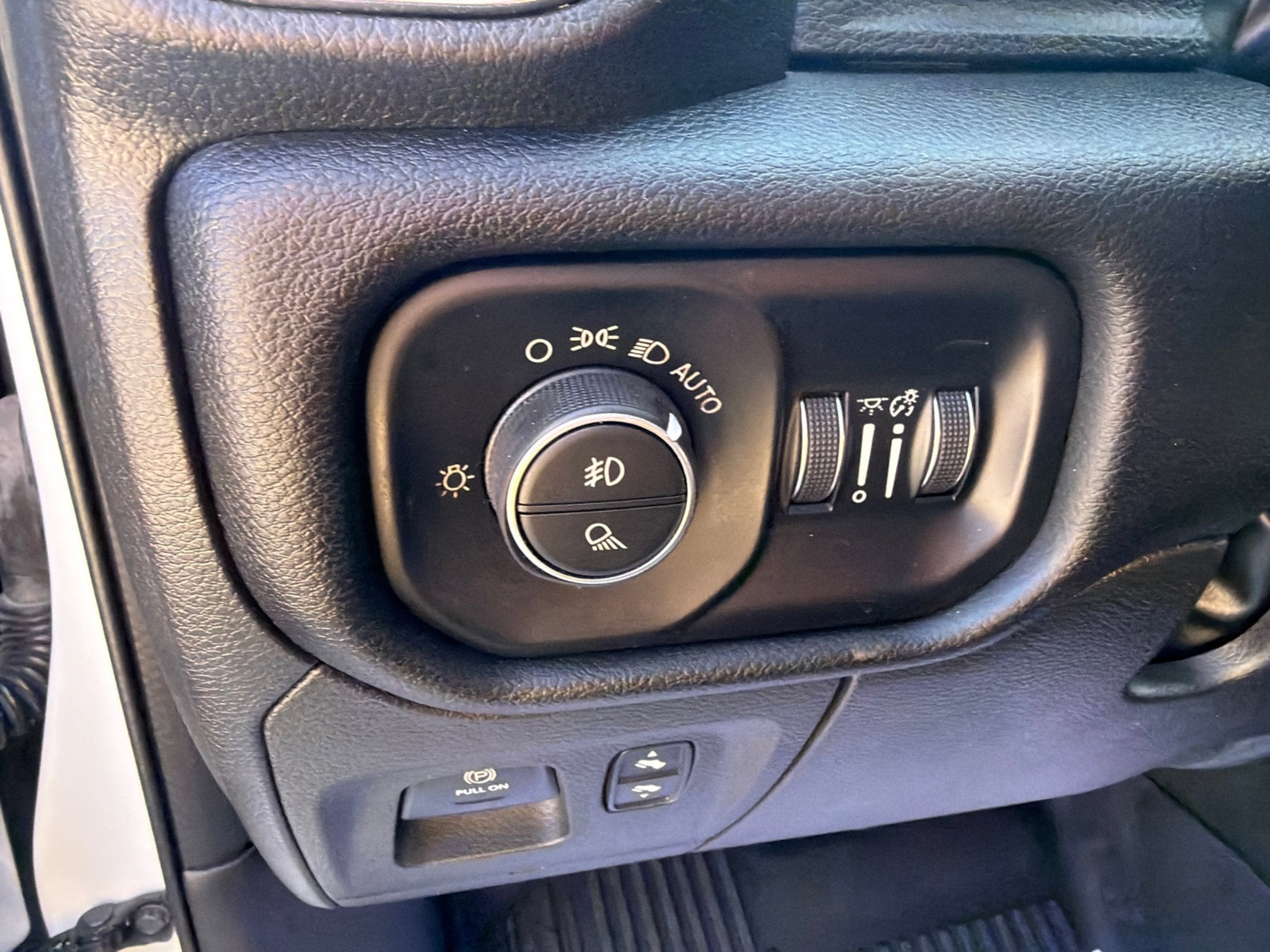 Used 2022 Bright White Clearcoat Ram Laramie image 19