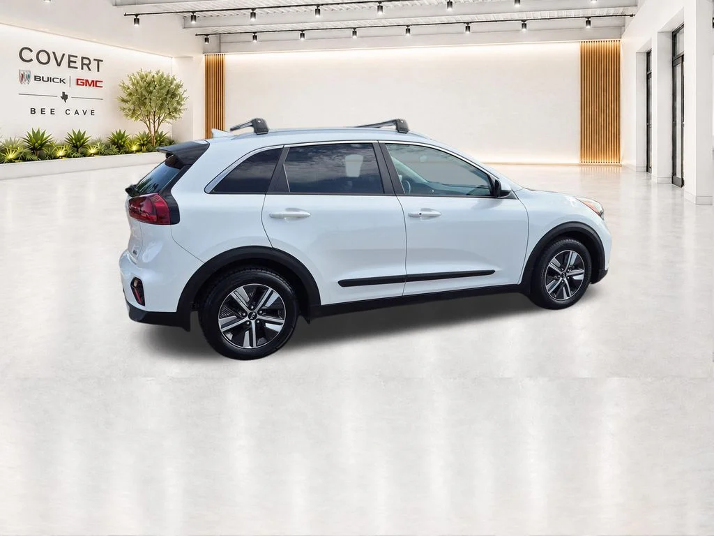 Used 2020 White Kia LXS image 12