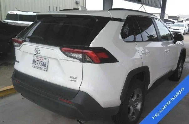 Used 2025 Ice Toyota XLE image 11