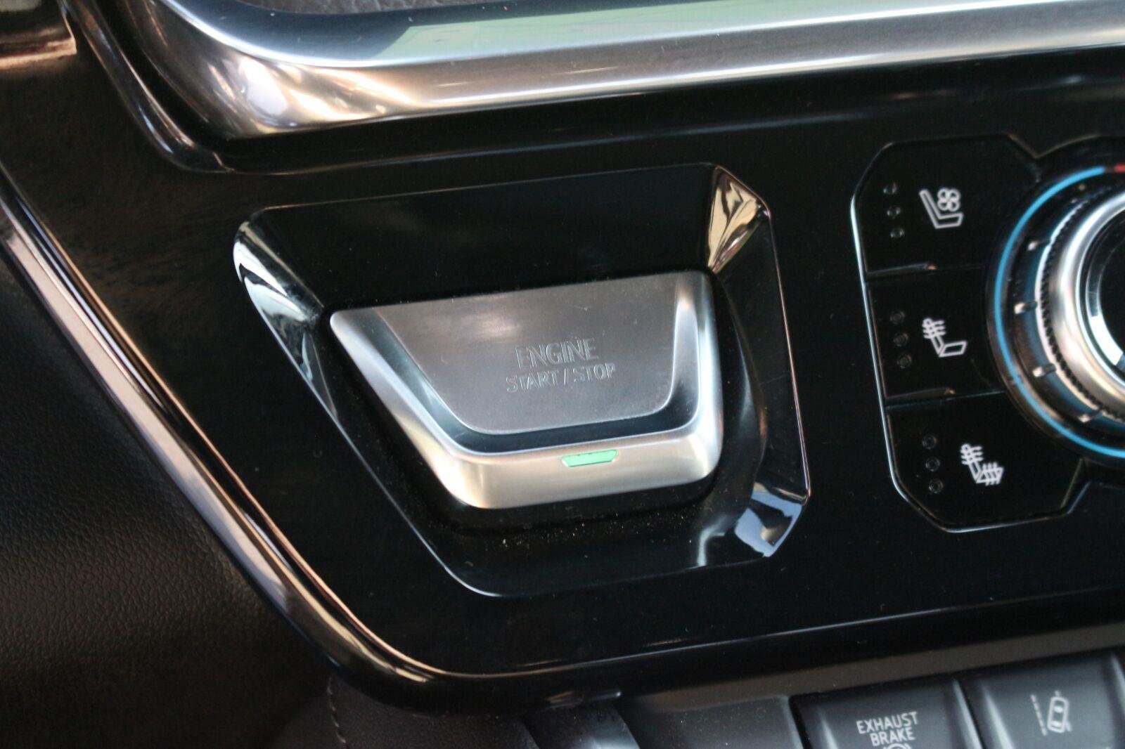 Used 2025 Onyx Black GMC Denali image 25