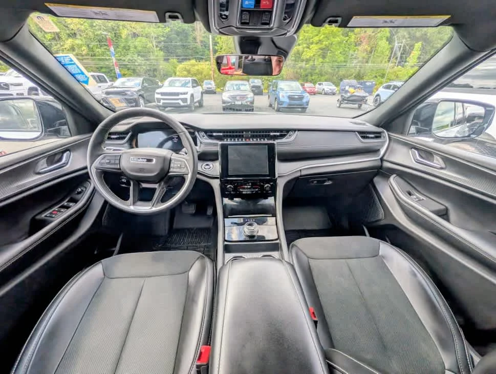 Used 2025 Silver Zynith Jeep Altitude X image 8