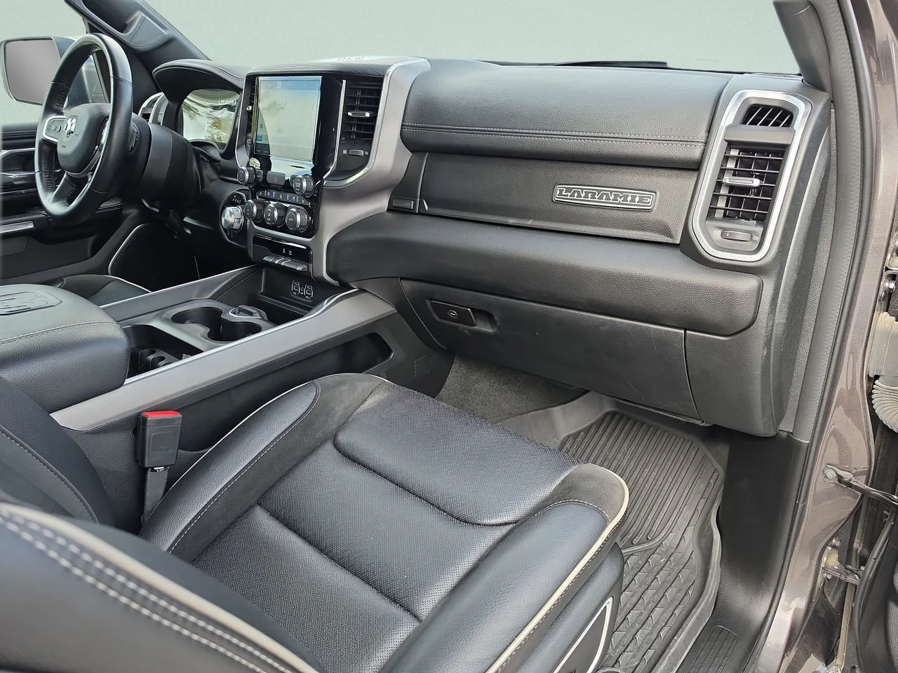 Used 2023 Granite Crystal Metallic Clearcoat Ram Laramie image 18
