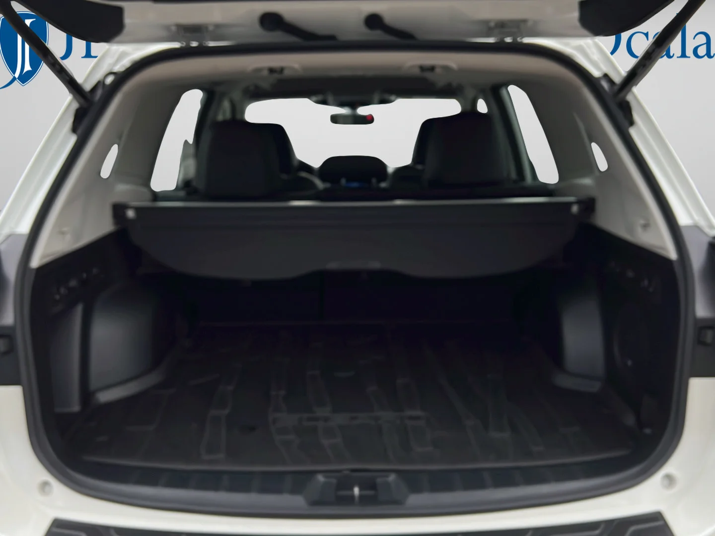 Used 2023 Crystal White Pearl Subaru Touring image 9