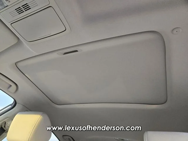 Used 2018 White Honda EX image 11