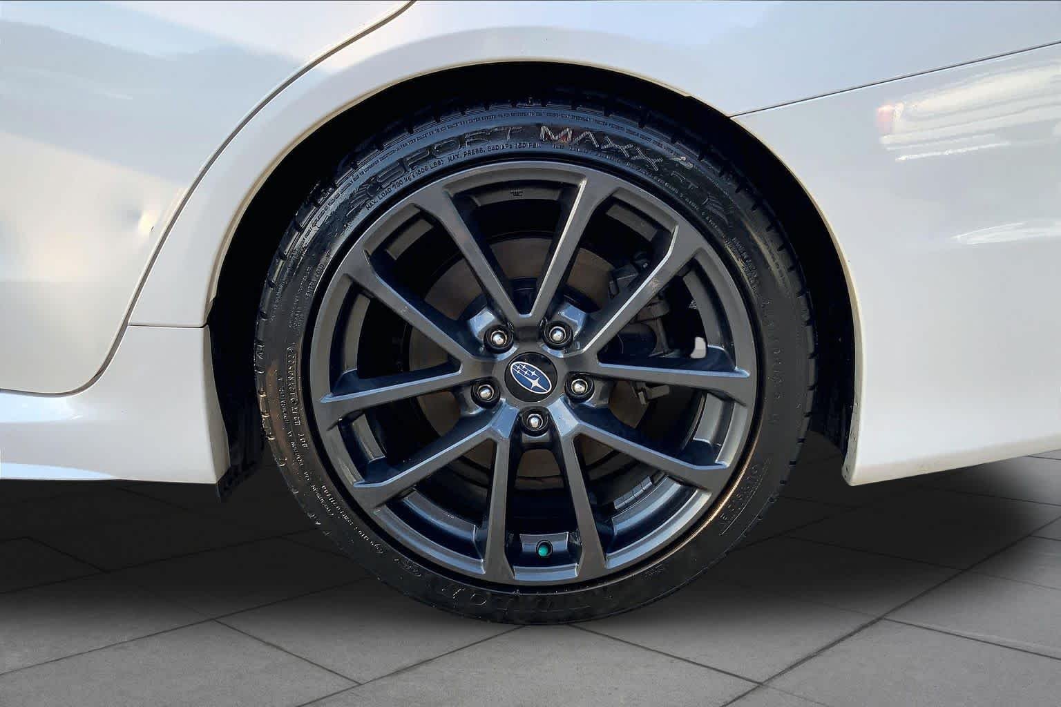 Used 2018 Crystal White Pearl Subaru Limited image 10