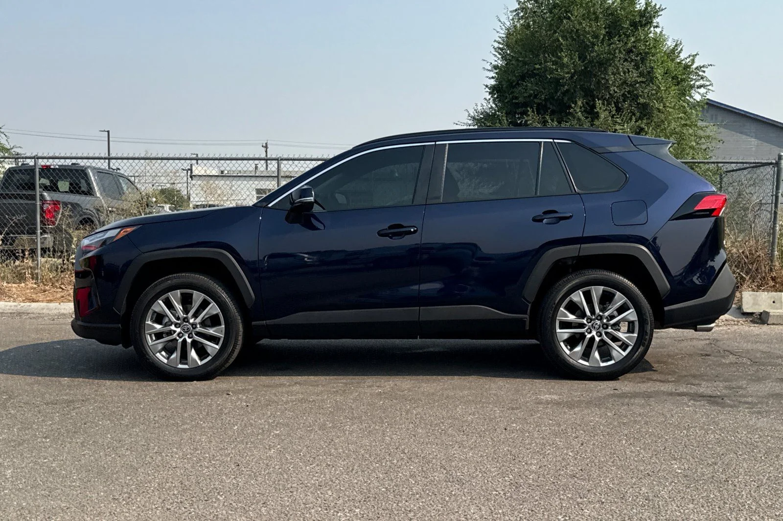 Used 2025  Toyota XLE Premium image 6