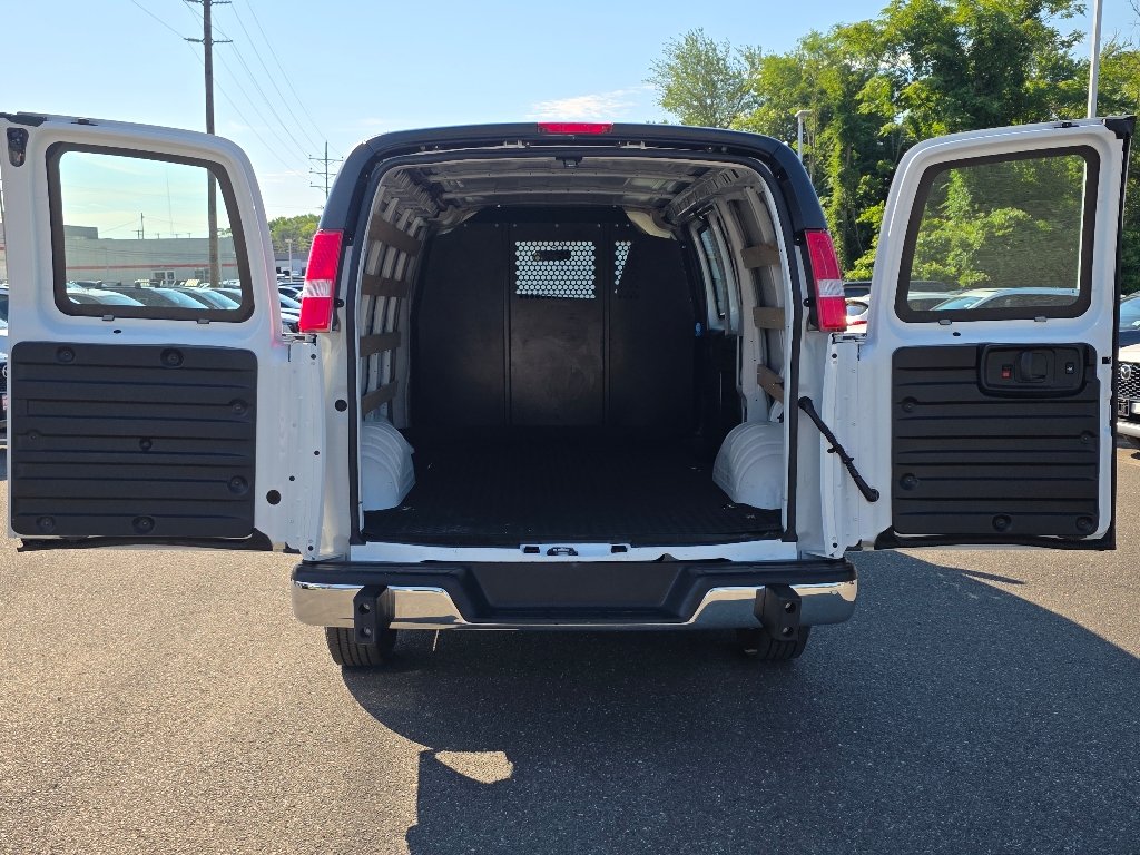 Used 2025 Summit White Chevrolet Work Van image 29