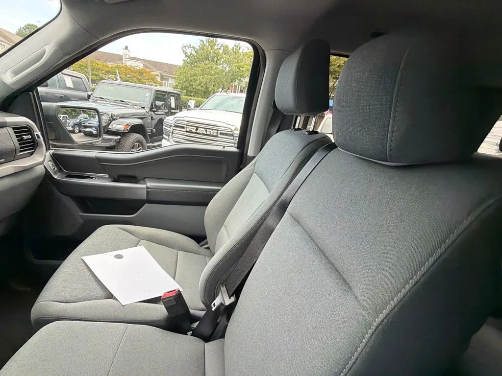 Used 2025 Black Ford XLT image 24