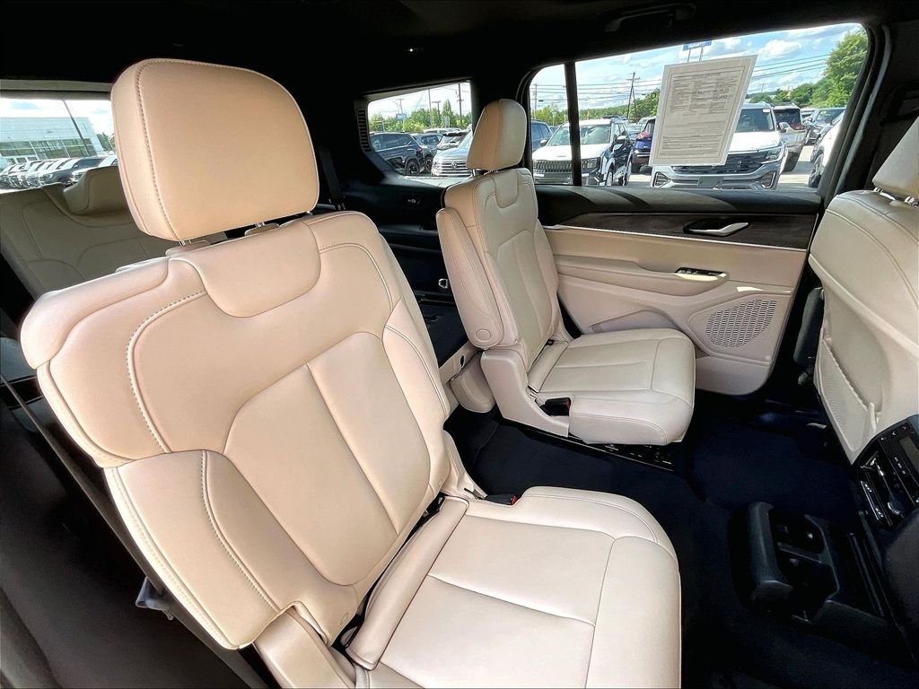 Used 2023 Bright White Clearcoat Jeep Limited image 15