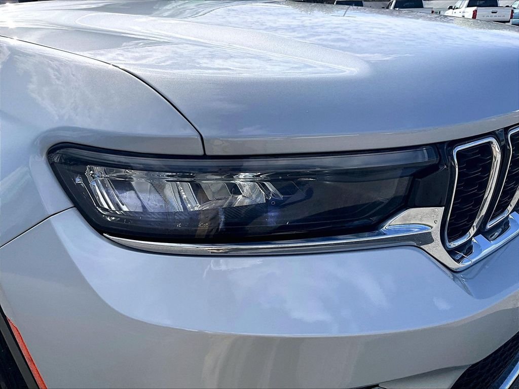 Used 2024 Silver Jeep 4xe image 33