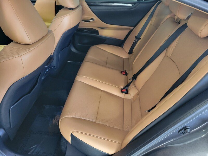 2025 Lexus ES 350 - Photo 14