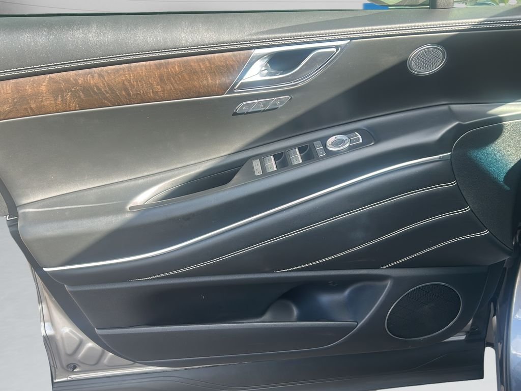 Used 2021 Silver Genesis 2.5T image 9