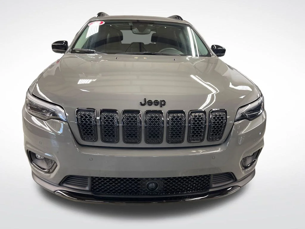 Used 2023 Gray Jeep Altitude image 12