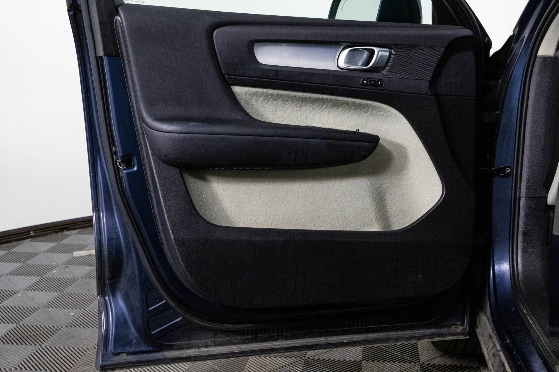 2021 VOLVO XC40 - Image 31