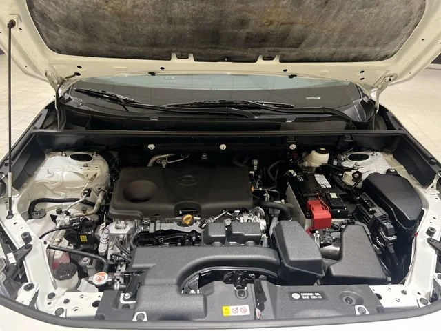 2025 Toyota RAV4 XLE - Photo 27