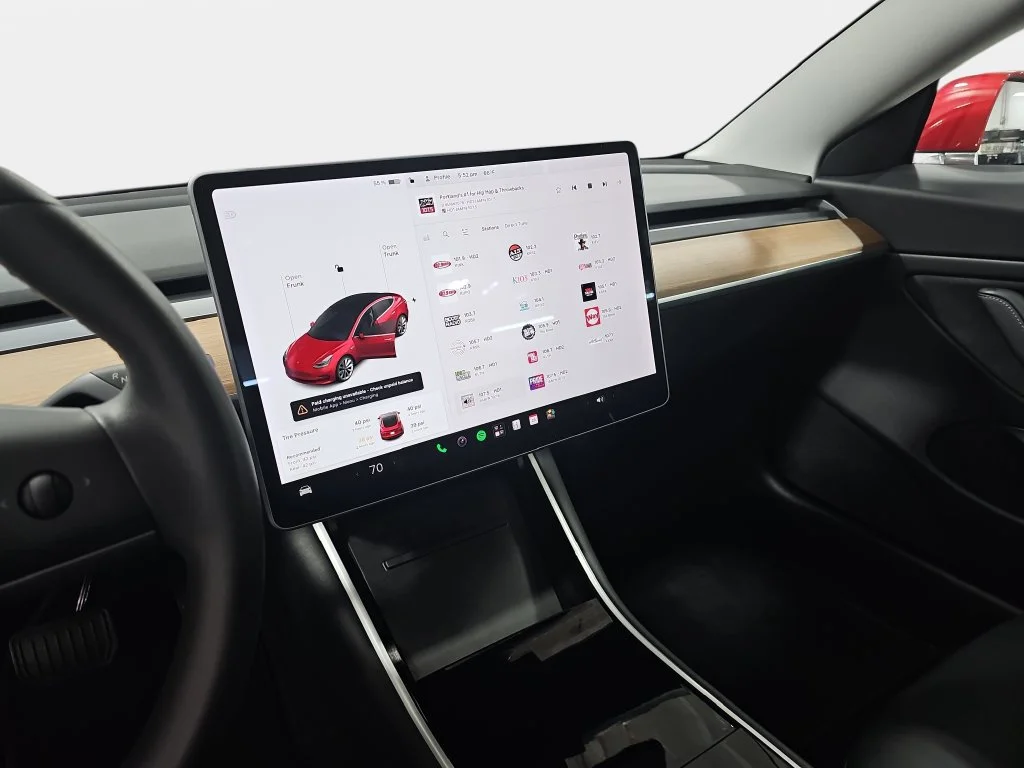 Used 2020  Tesla Long Range image 21