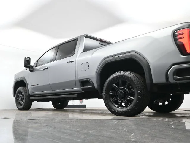 Used 2025 Sterling Metallic GMC AT4 image 27