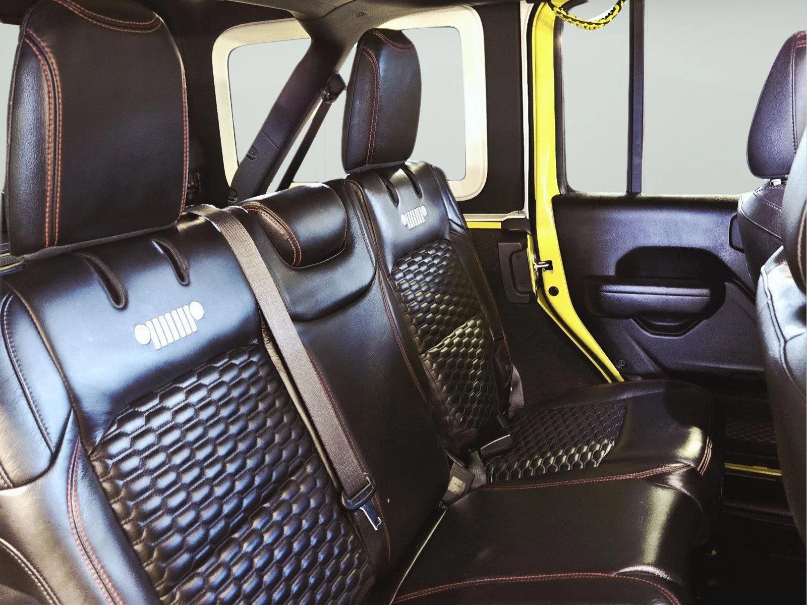 Used 2023 High Velocity Clearcoat Jeep Rubicon image 46
