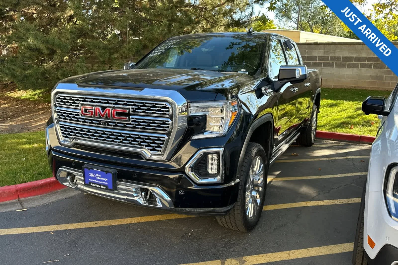 Used 2020 Onyx Black GMC Denali image 1