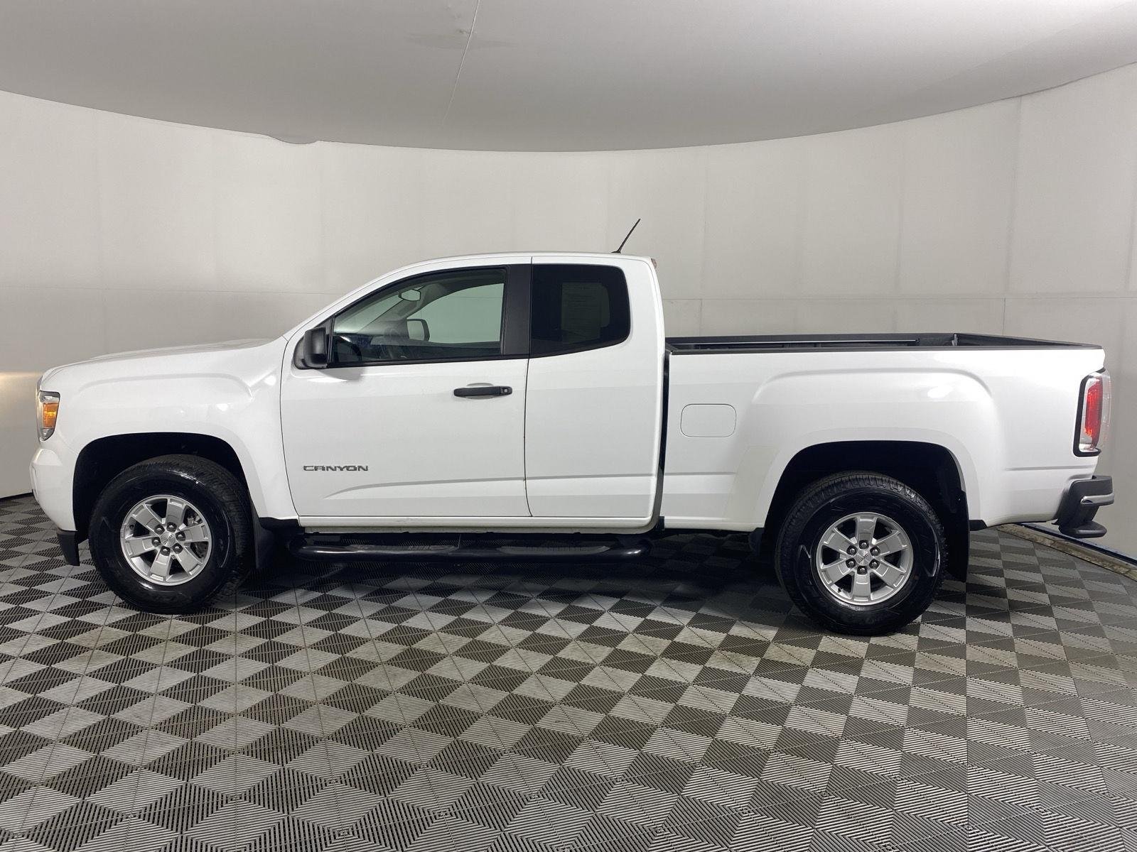Used 2016 Summit White GMC 2WD image 4