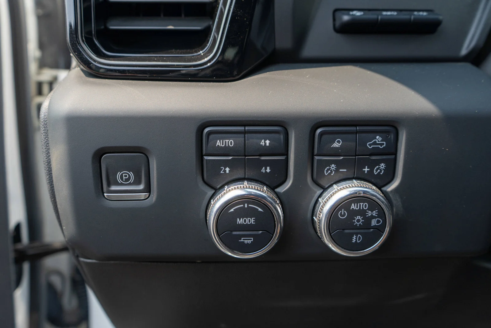 Used 2023 Summit White GMC AT4 image 17