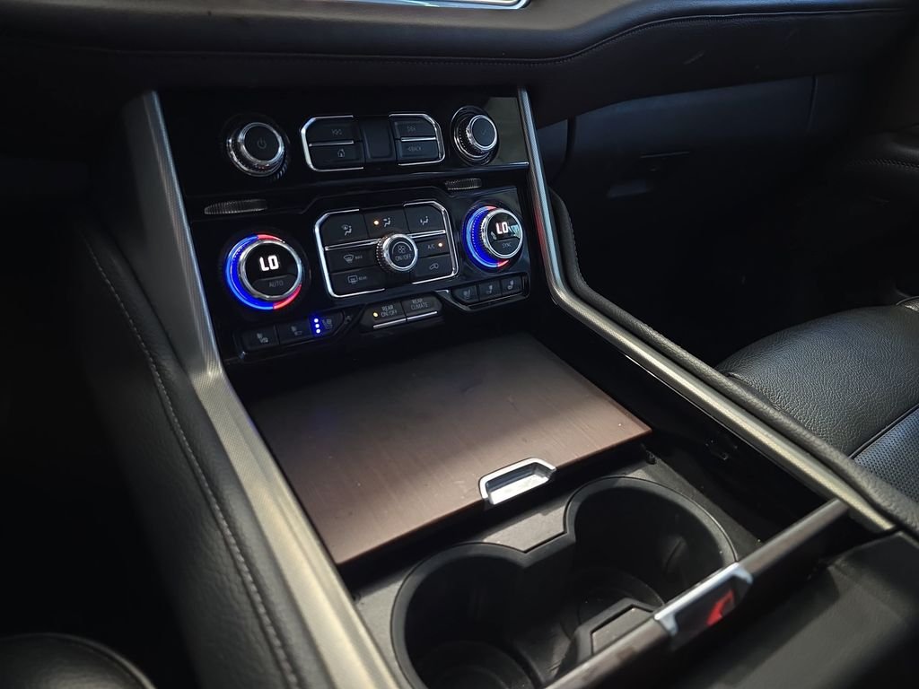 Used 2021 White GMC Denali image 26