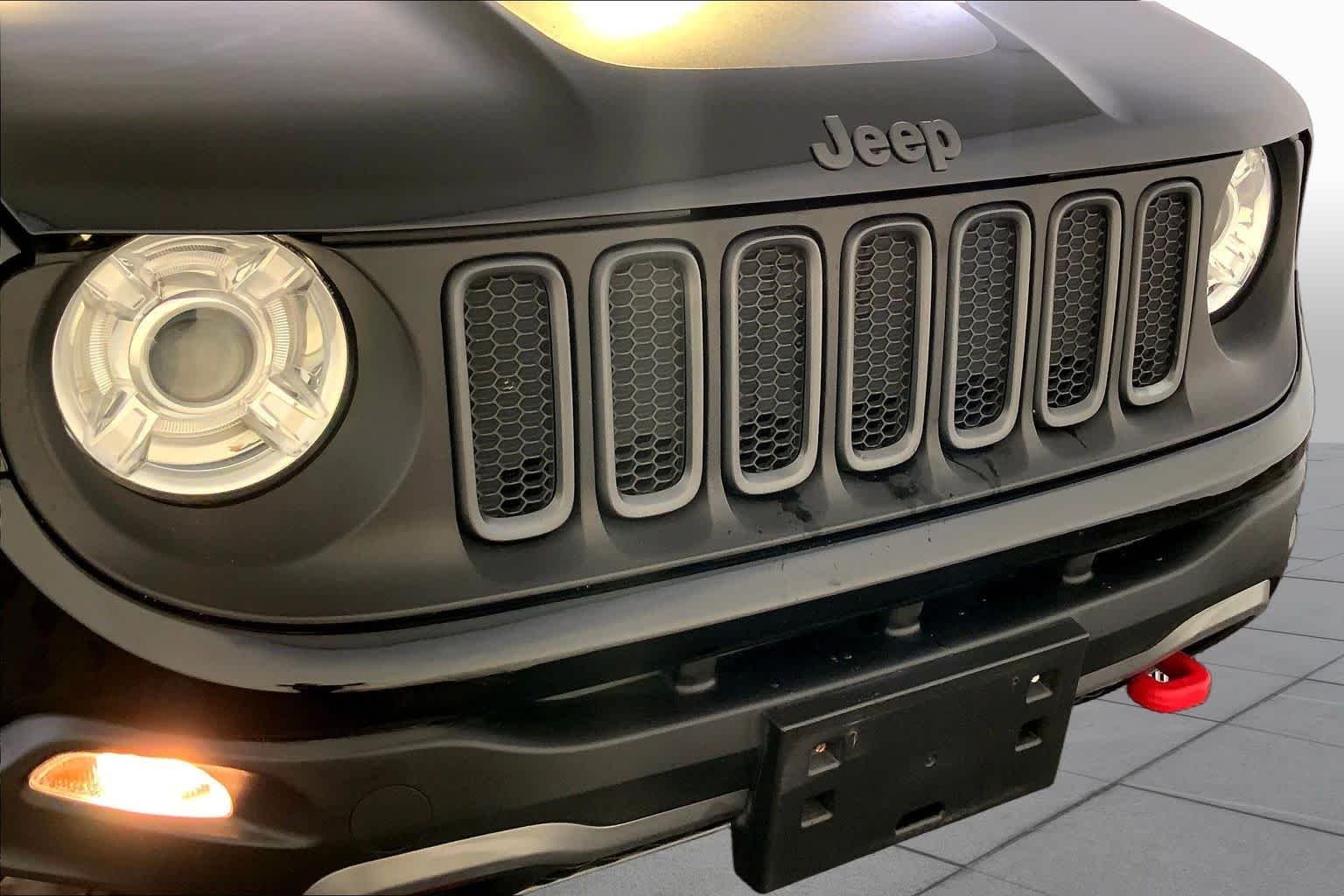 Used 2017 Black Jeep Trailhawk image 32
