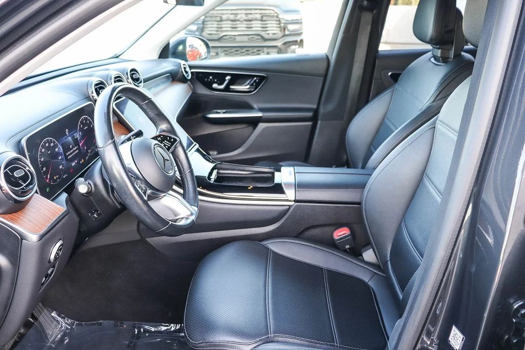 Used 2023  Mercedes-Benz GLC 300 image 21