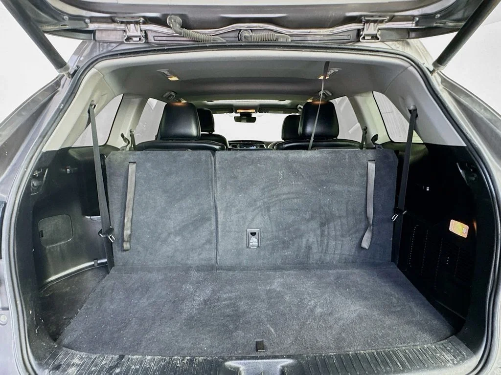 Used 2018 Gray Toyota XLE image 32