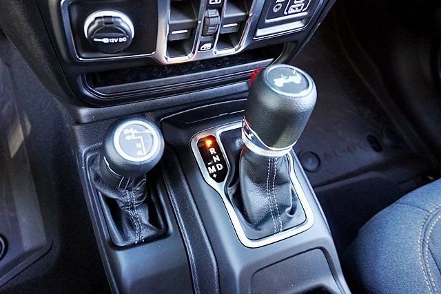 New 2026 Granite Crystal Metallic Clear-Coat Exterior Paint Jeep Sport S image 35