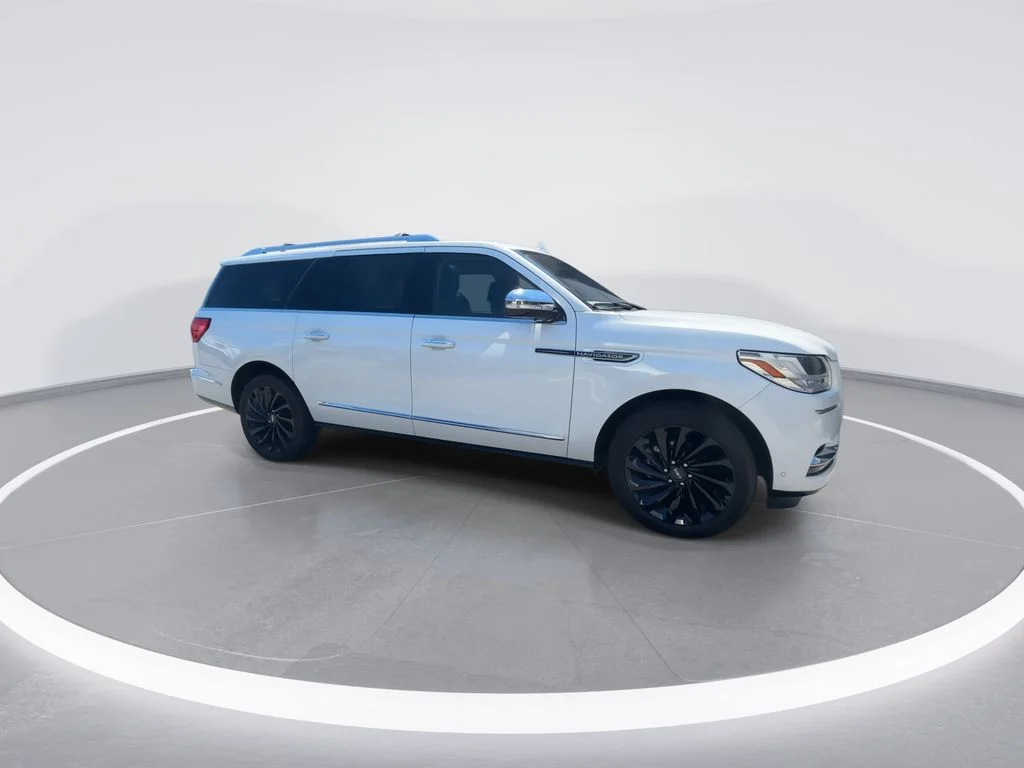 Used 2020 White Lincoln Black Label image 2