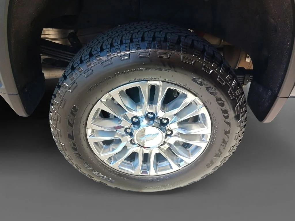 Used 2020 Shadow Gray Metallic Chevrolet High Country image 38