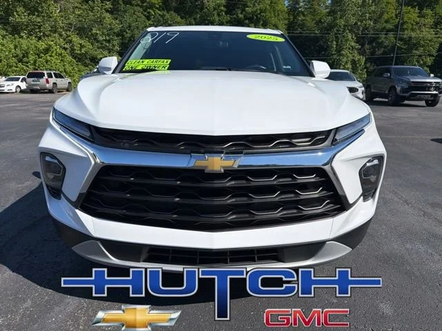 Used 2025 Summit White Chevrolet 2LT image 6