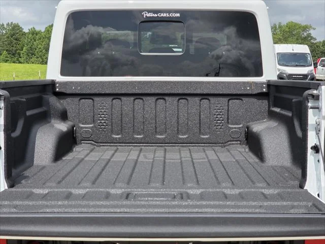 New 2026 Bright White Clear-Coat Exterior Paint Jeep Rubicon image 6