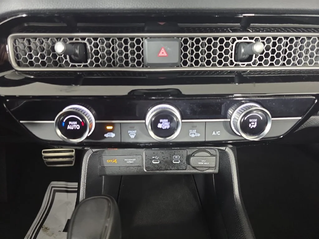 Certified Used 2025 Solar Silver Metallic Honda Sport image 16
