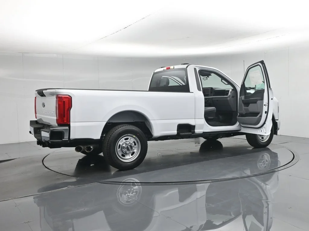 New 2026 Oxford White Ford XL image 5