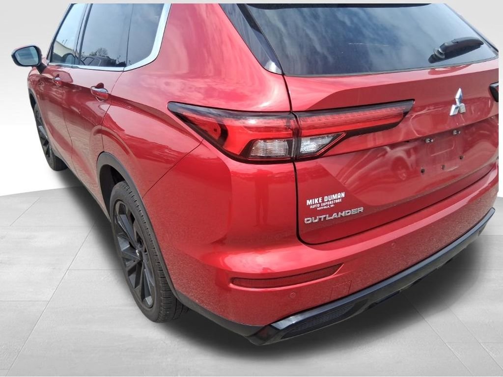 Used 2023  Mitsubishi  image 5