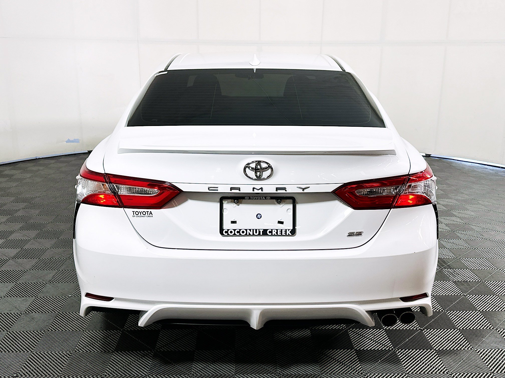 Used 2020 Super White Toyota SE image 4