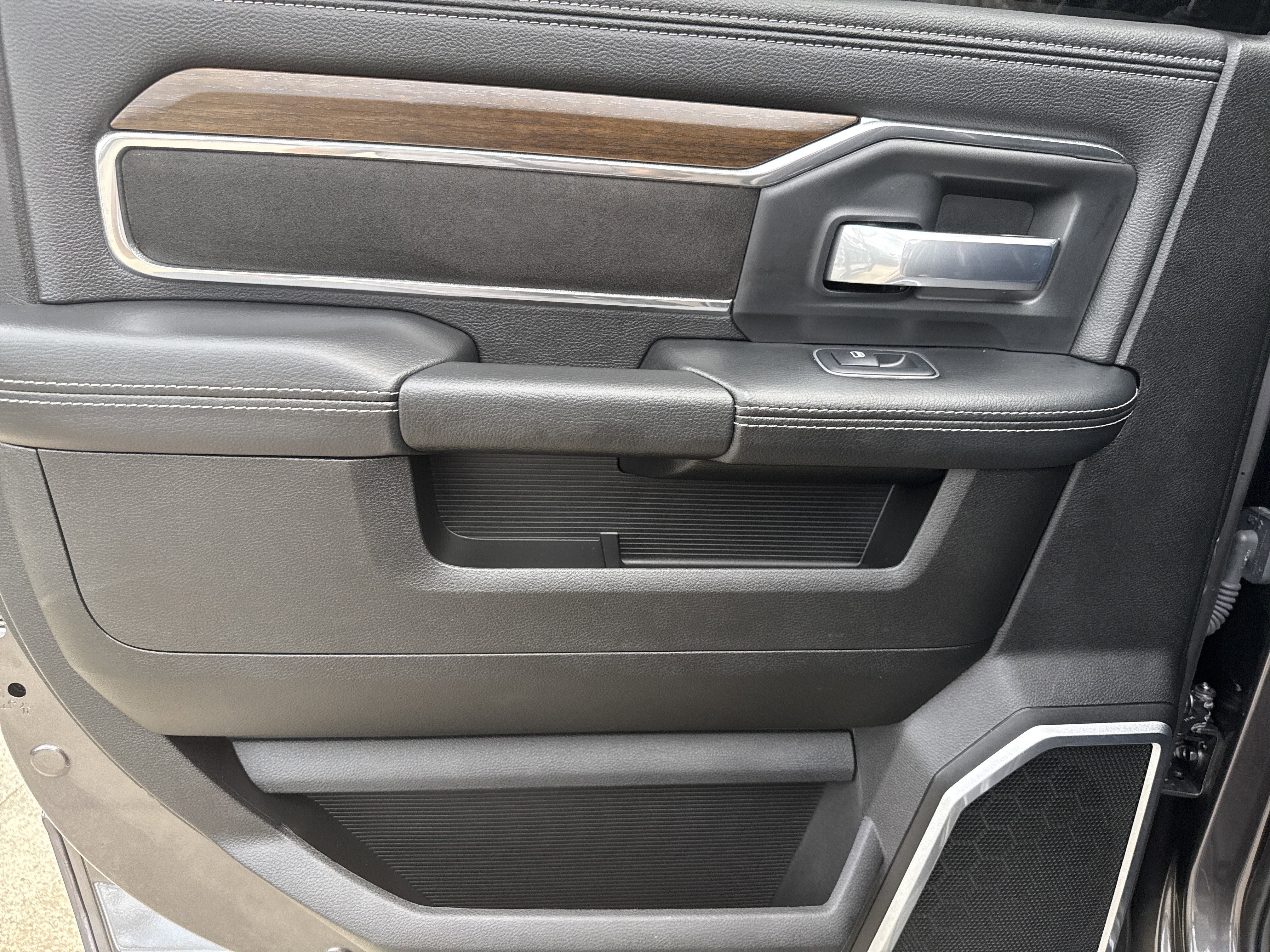 Used 2024 Granite Crystal Metallic Clearcoat Ram Laramie image 23