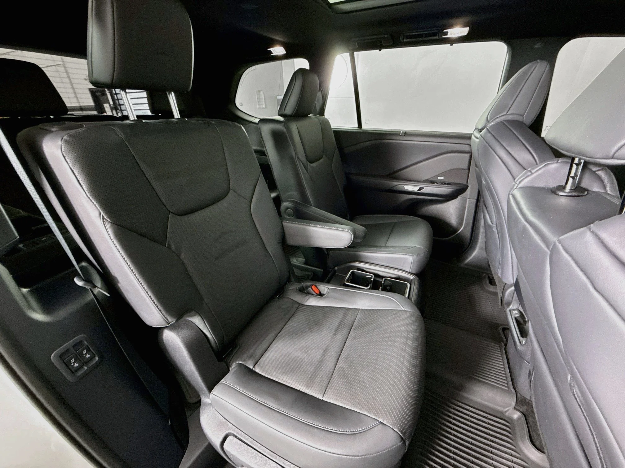 Used 2025 Wind Chill Pearl Lexus 350 F SPORT Handling image 27