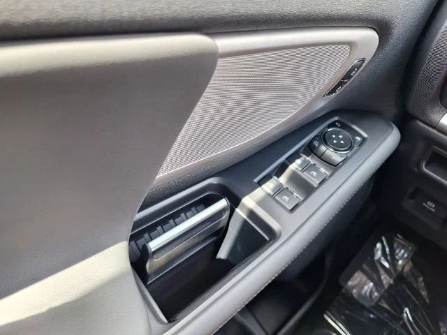New 2026 Oxford White Ford Active image 45
