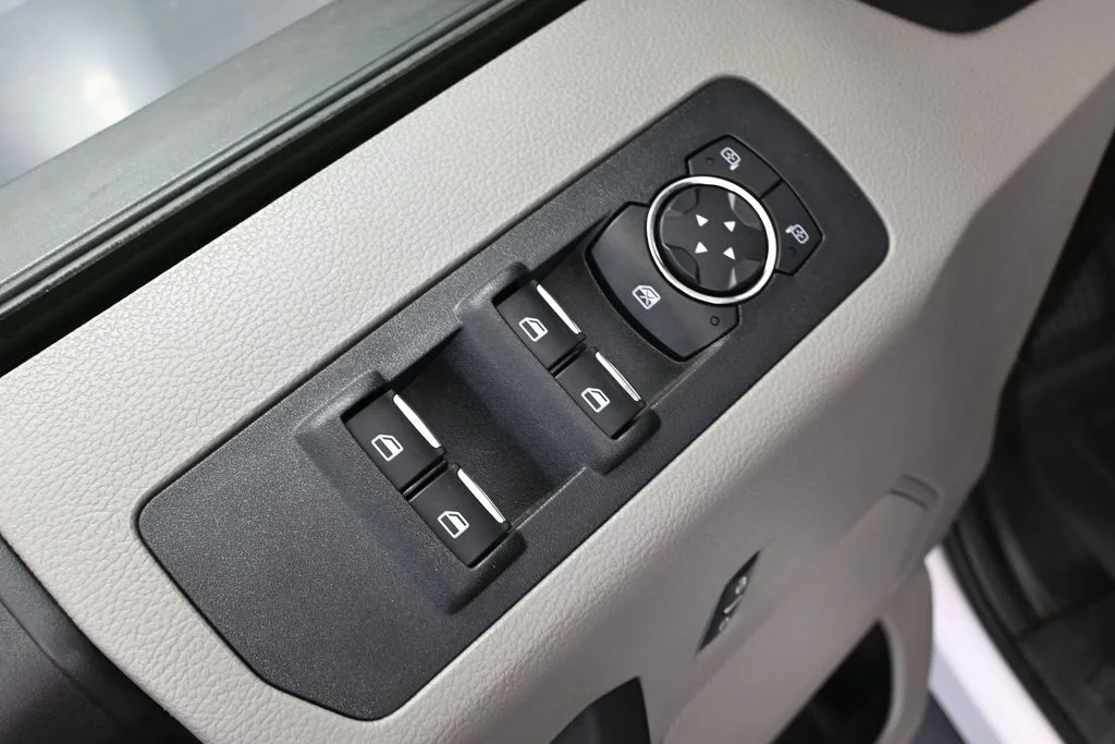 Used 2018 White Ford XL image 21