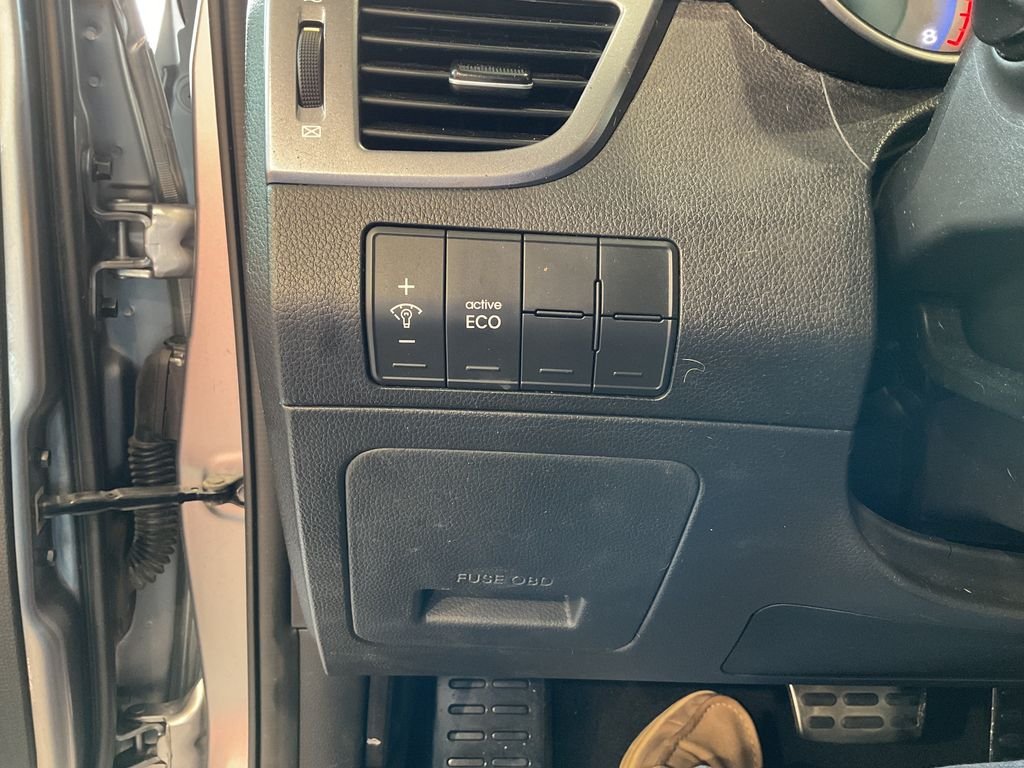Used 2013 Gray Hyundai Base w/Blue image 15