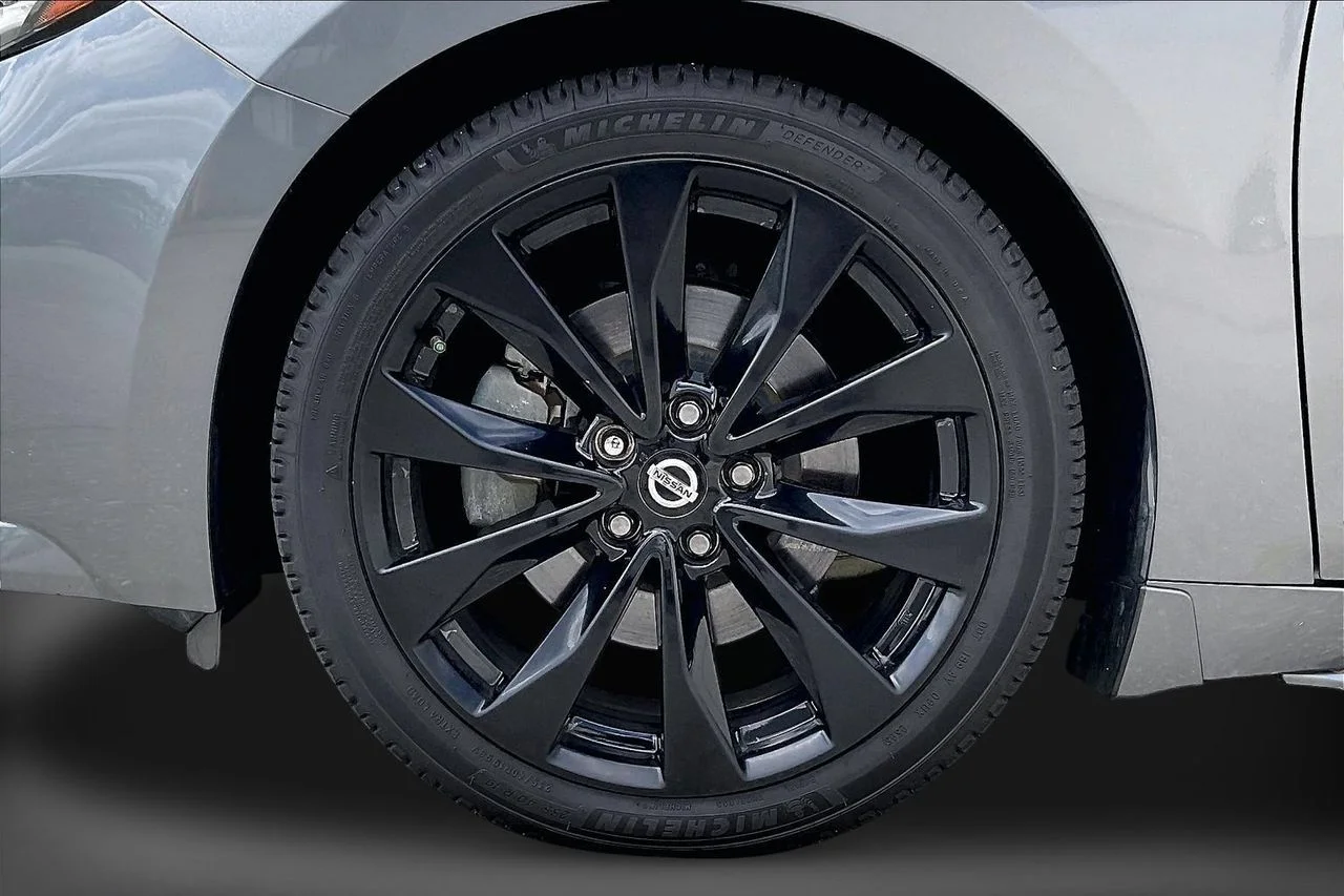 Certified Used 2021 Gray Nissan SR image 33