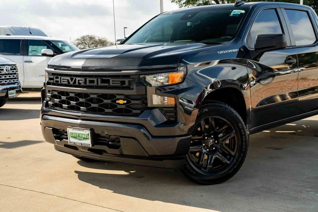 Used 2022 Gray Chevrolet Custom image 7