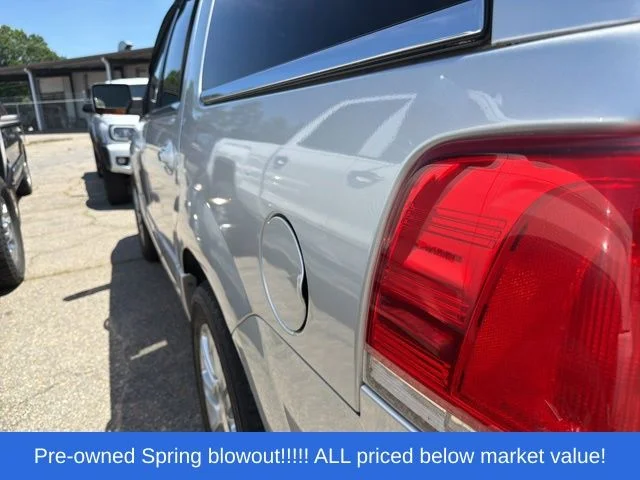Used 2016 Silver Lincoln Select image 8