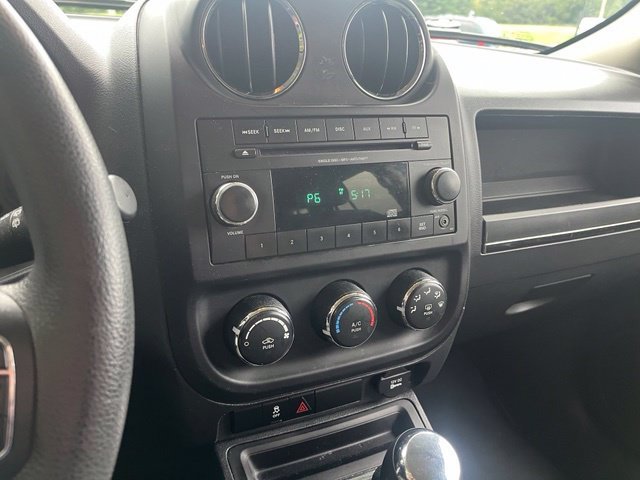 Used 2015 Billet Silver Metallic Jeep Sport image 13